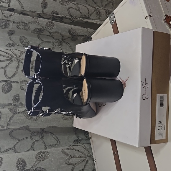 Shoes - Picture 2 of 4